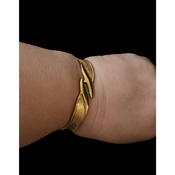 Vintage Monet hinged cuff bracelet - Picture 3 of 6